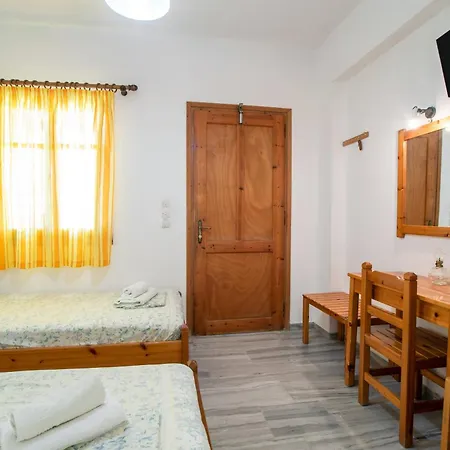 Prombona To Petrino Spiti 3* Logaras