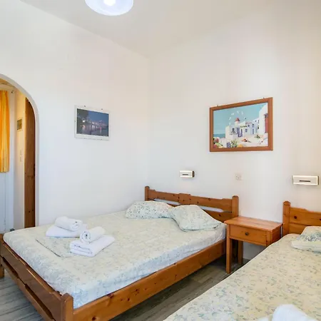 Prombona To Petrino Spiti Guest house Logaras