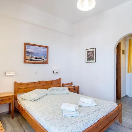 Prombona To Petrino Spiti 3* Logaras