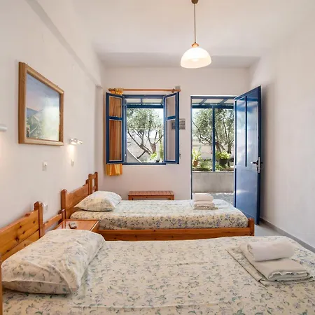 Prombona To Petrino Spiti Guest house Logaras